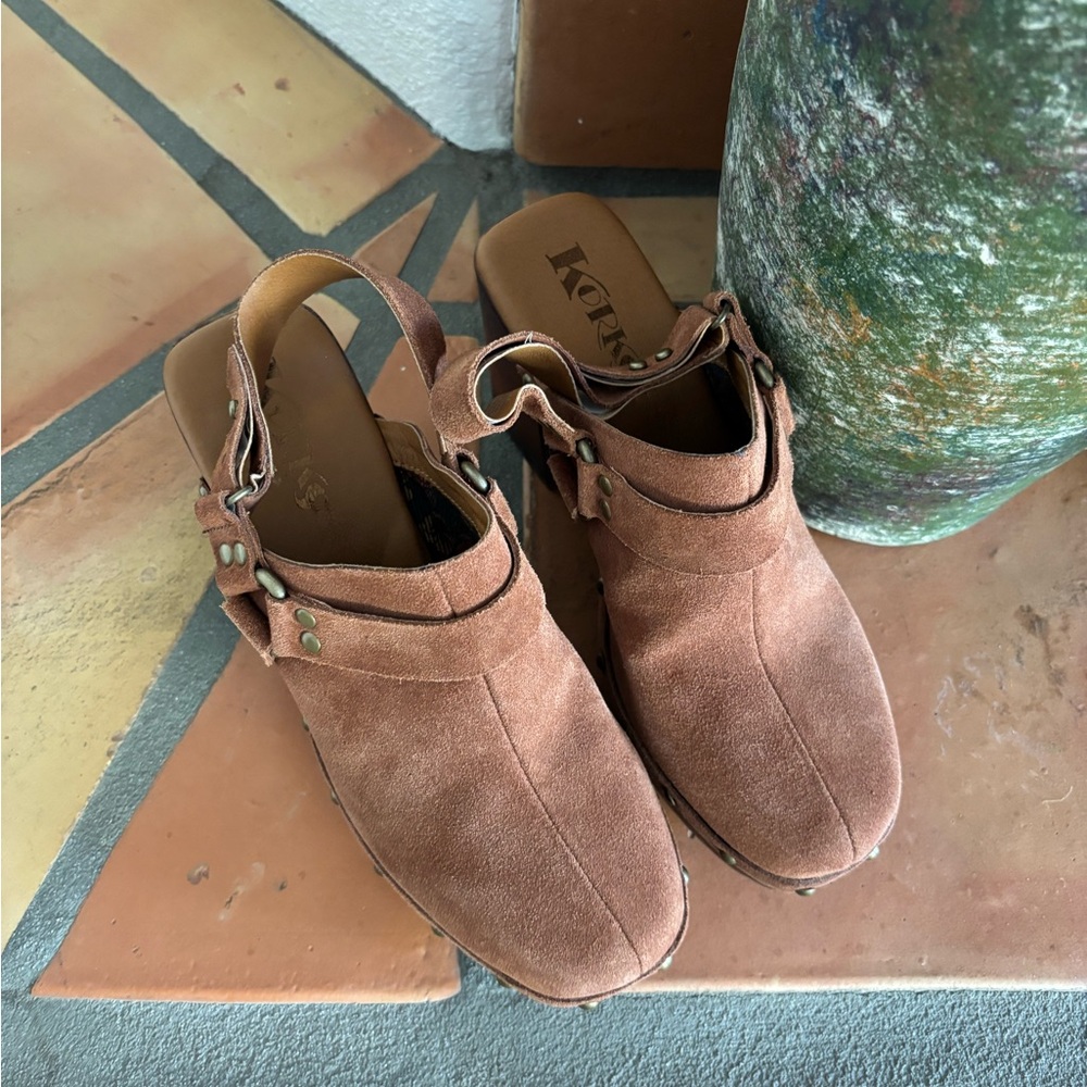 Korks Like New Brown genuine Suede Clogs brand new size 8: Bohemian Western - Picture 2 of 4